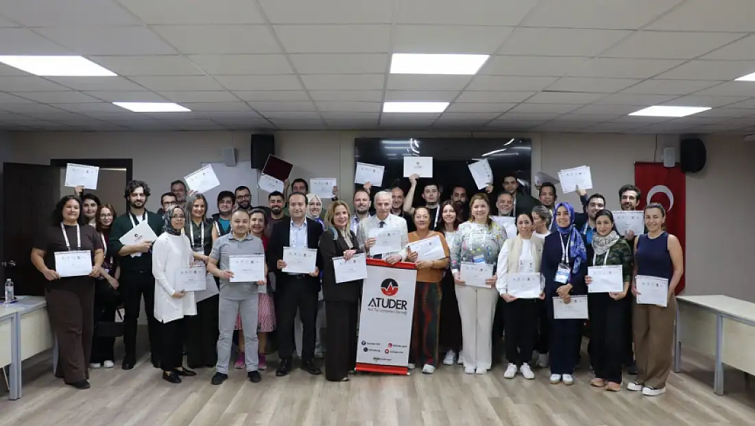 74. İleri Kardiyak Yaşam Desteği Kursu (İKYD) başarı ile düzenlendi.