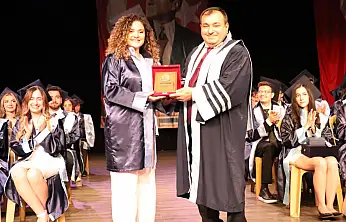 Gazi Üniversitesi Tıp Fakültesi 2024 - 2025 Eğitim Öğretim Yılı' Acil Servis Stajında Yılın En Başarılı intern Doktor' ödülüne Dr. Bengisu CABİ ve Dr. Burak Batuhan OĞUZ layık görüldü.