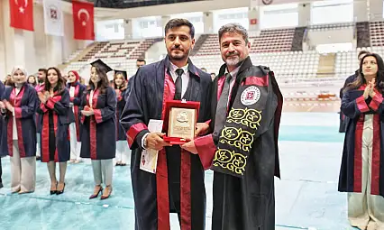 Fırat Üniversitesi Tıp Fakültesi 2024 -2025 Eğitim Öğretim Yılı' Acil Servis Stajında Yılın En Başarılı Intern Doktor' Ödülüne Dr. Ozan KARAKOYUN layık görüldü.