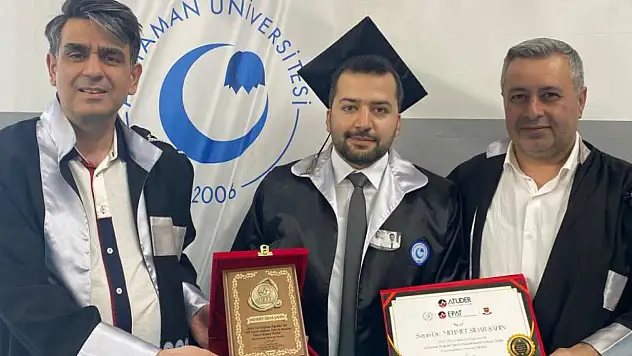 Adıyaman Üniversitesi Tıp Fakültesi 2024 - 2025 Eğitim Öğretim Yılı' Acil Servis Stajında Yılın En Başarılı İntern Doktor' ödülüne Dr. Mehmet Sidar ŞAHİN layık görüldü