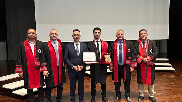 Bozok Üniversitesi Tıp Fakültesi 2024 - 2025 Eğitim Öğretim Yılı' Acil Tıp Stajında En Başarılı intern Doktor' Ödülüne Dr. Murat ÖNAL layık görüldü.
