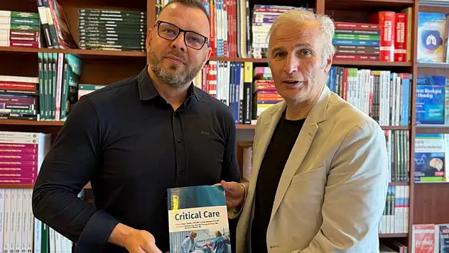 Critical Care kitabı yayımlandı.