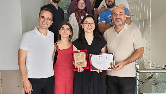 Sakarya Üniversitesi Tıp Fakültesi 2024 - 2025 Eğitim Öğretim Yılı ' Acil Servis Stajında Yılın En Başarılı intern Doktor ' ödülüne Dr. Şevval Sultan KÖKSAL layık görüldü.