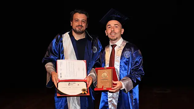 Uşak Üniversitesi Tıp Fakültesi 2024 - 2025 Eğitim Öğretim Yılı ' Acil Servis Stajında Yılın En Başarılı intern Doktor ' ödülüne Dr. Emre Can ZOBUDOĞUŞ layık görüldü.