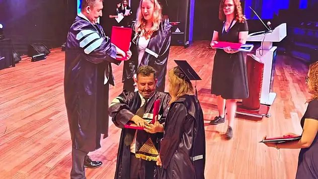 Yeditepe Üniversitesi Tıp Fakültesi 2024 - 2025 Eğitim Öğretim Yılı' Acil Servis Stajında Yılın En Başarılı İntern Doktor' Ödülüne Dr. Buse GÜVENÇ, Dr. Daniela CEDOLIN layık görüldü.