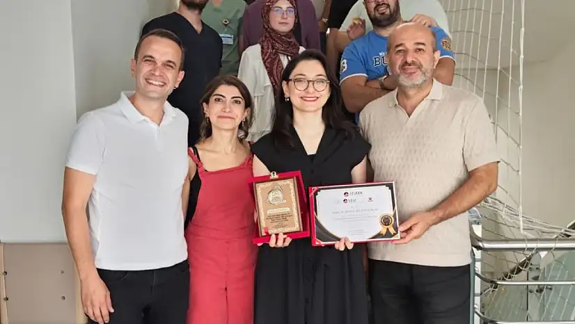 Sakarya Üniversitesi Tıp Fakültesi 2024 - 2025 Eğitim Öğretim Yılı ' Acil Servis Stajında Yılın En Başarılı intern Doktor ' ödülüne Dr. Şevval Sultan KÖKSAL layık görüldü.