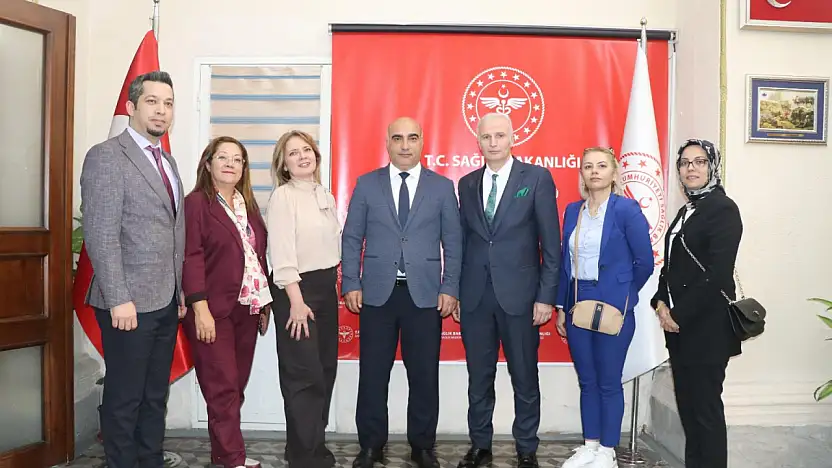 İzmir İl Sağlık Müdürü Doç. Dr. Ayhan KUL'a hayırlı olsun ve teşekkür ziyareti yapıldı.